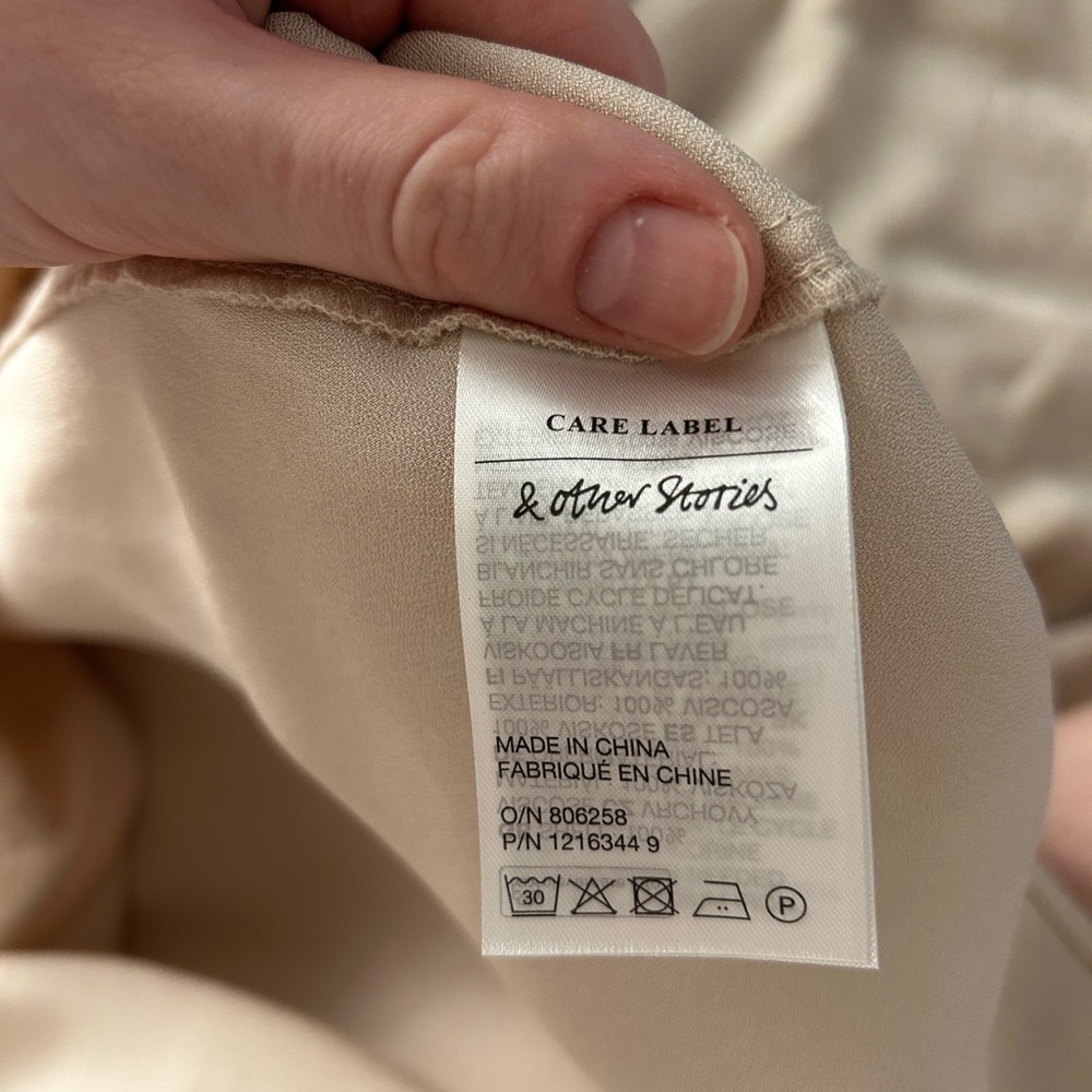 & Other Stories Satin Midi Skirt – Beige Mermaid Silhouette - Picture 5 of 7
